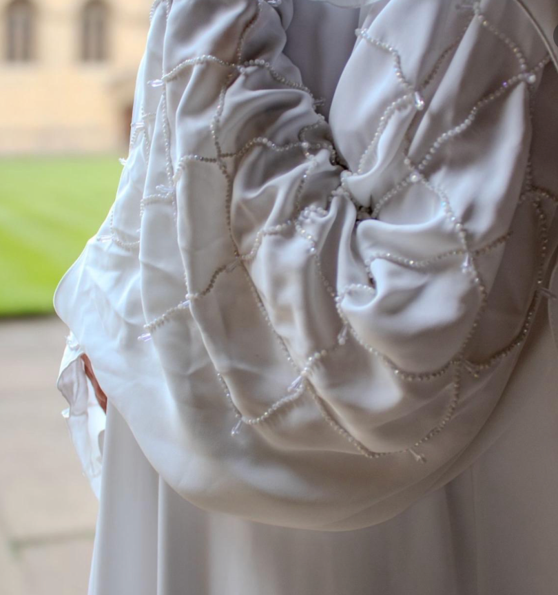 PREMIUM Aroos Abaya White/Brown Embellishments