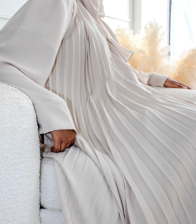 PREMIUM Raees Abaya Pink/Cream Pleats Front and Back