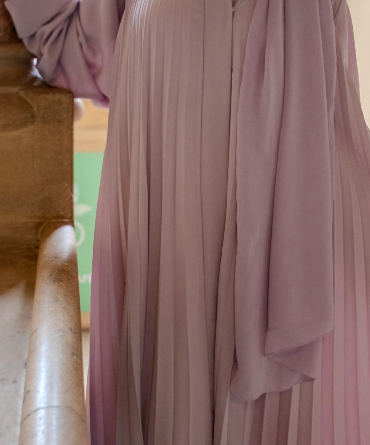PREMIUM Raees Abaya Pink/Cream Pleats Front and Back
