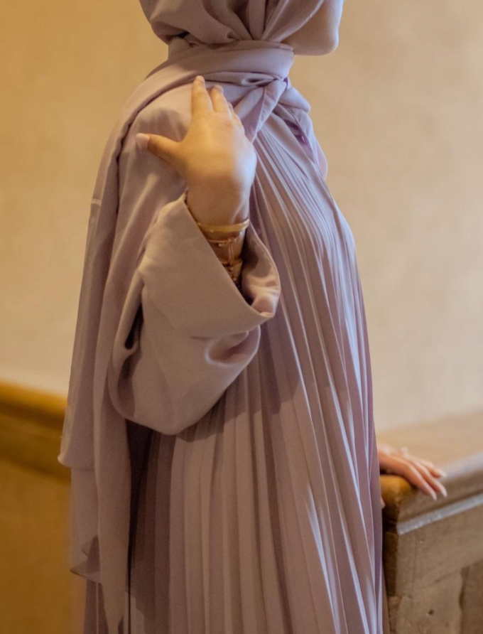PREMIUM Raees Abaya Pink/Cream Pleats Front and Back